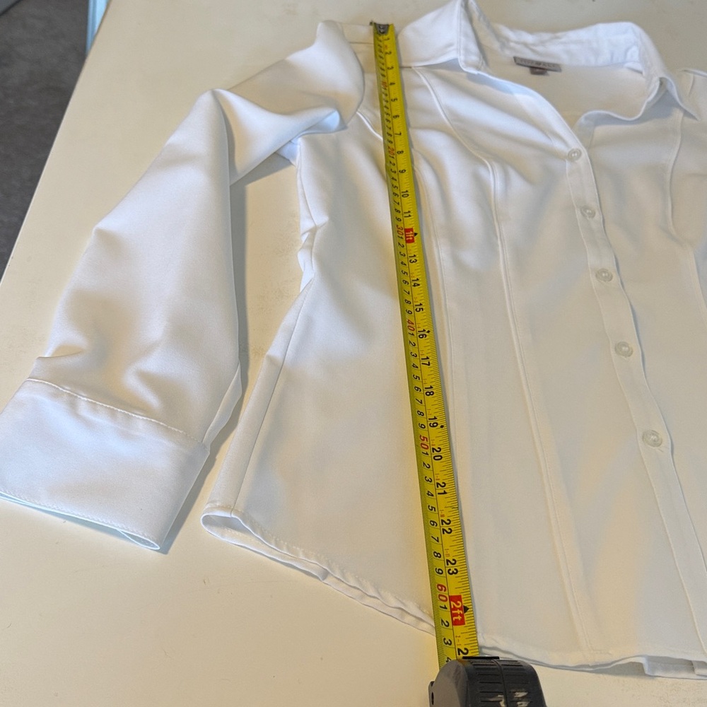 Roz & Ali Women’s V Neck Button-Down Blouse Classic White SZ Small. - Picture 8 of 13